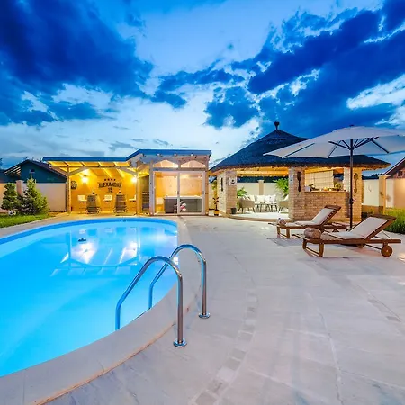 Alexandar 15 * Бачки-Петровац