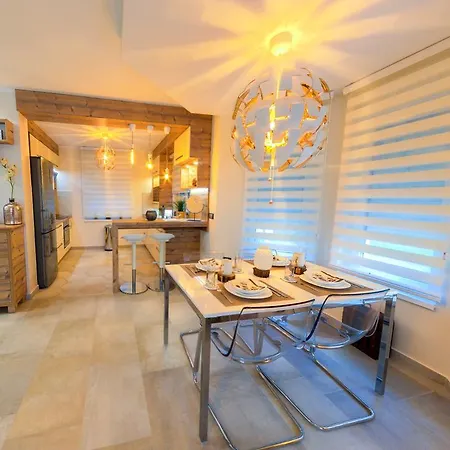 Alexandar 15 别墅 *